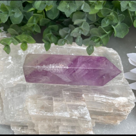 Fluorite Crystal Tower Point - Picture 5 of 8
